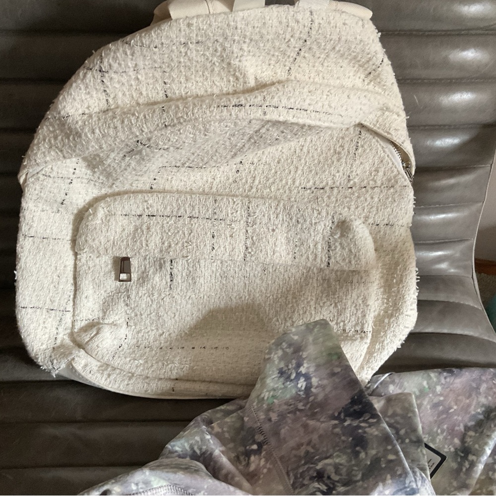 Bundle- Generation love backpack. Jockey leggings. - Picture 3 of 4